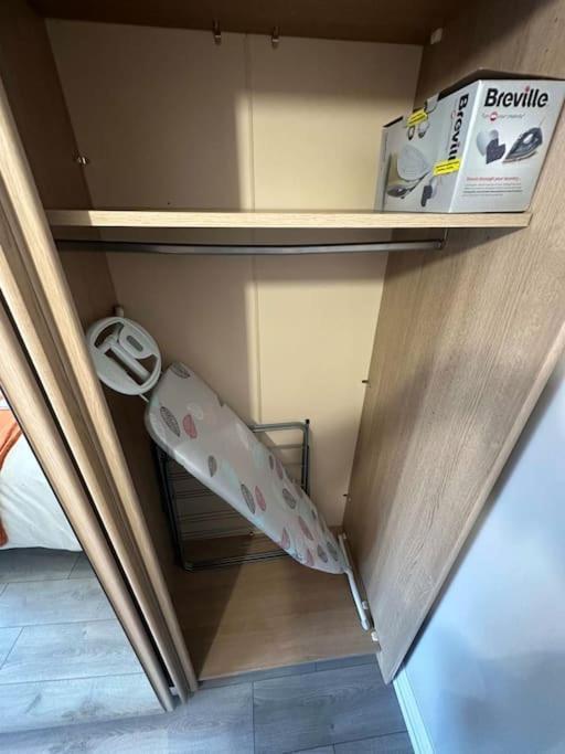 Cute Apartment Next To Colindale Station Edgware Екстер'єр фото